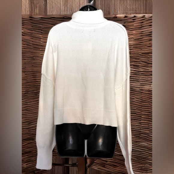 NWT WOMEN’S COZY WHITE LONG SLEEVED CROPPED KNIT LOOSE FIT PULLOVER SIZE S WHITE - Picture 5 of 5